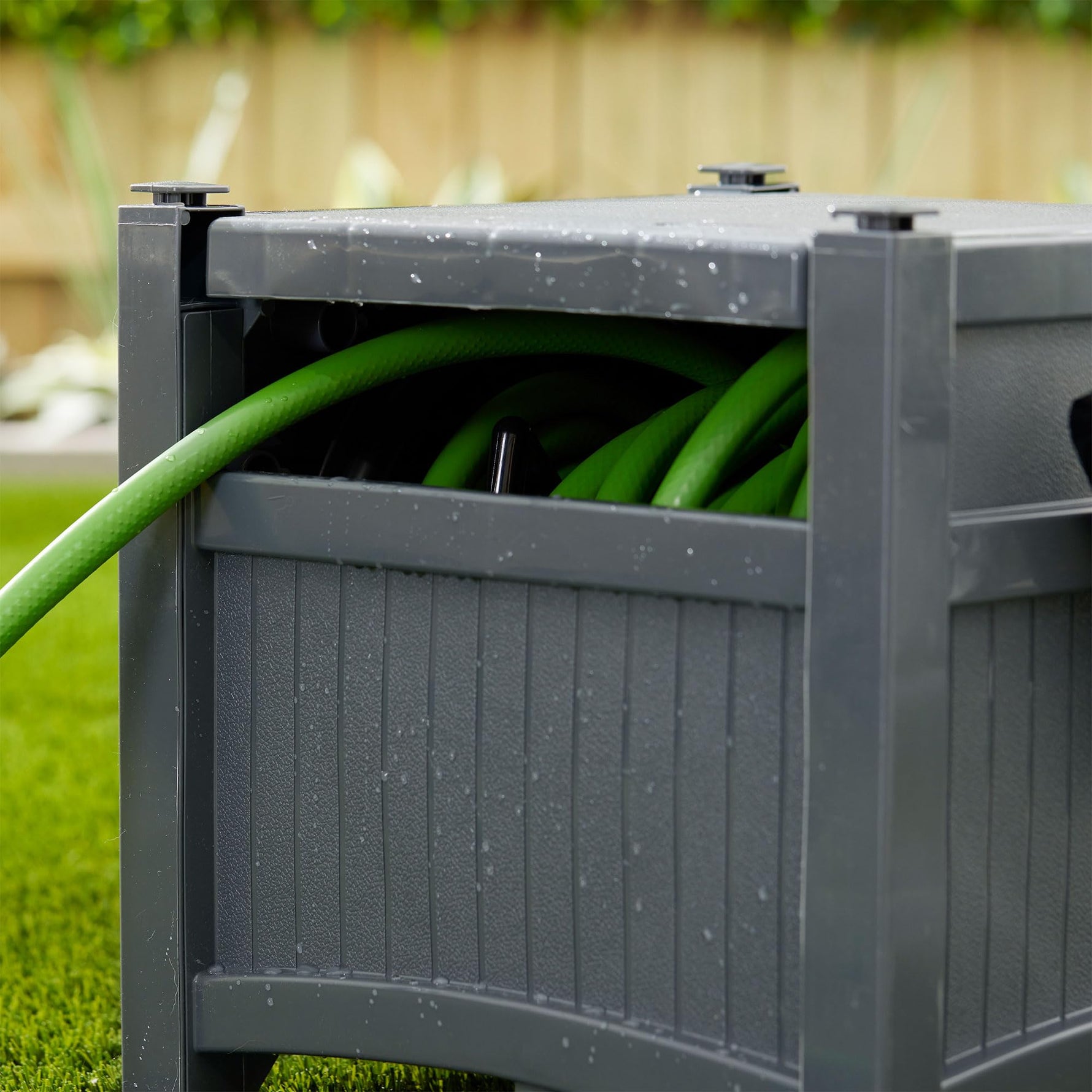 Suncast Garden Hose Hideaway Storage Reel Box, Cyberspace Grey – Resin Outdoor Container, Holds up to 100 Feet of 5/8 Inch Standard Vinyl Water Line – No Assembly Required