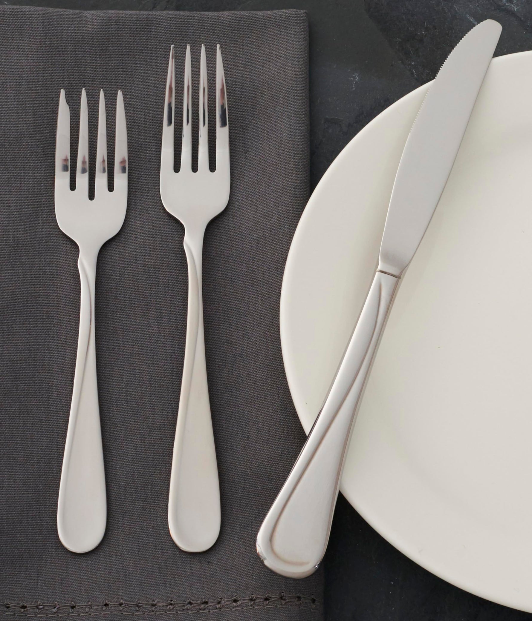 Oneida Silverware Set, Flight Everyday Flatware 6-Piece Dinner Fork Set, Service For 6, 18/0 Stainless Steel Dinner Forks, Rust Resistant, Dishwasher Safe, Home & Kitchen Utensils (Silver 6 Piece)
