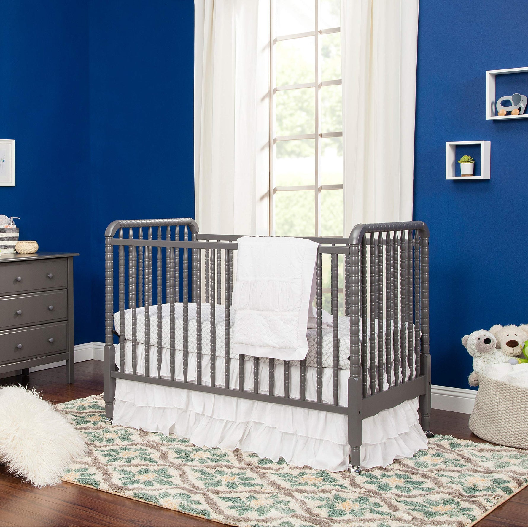 daVinci Jenny Lind 3-in-1 Baby Crib Convertible to Toddler Bed, Daybed - Easy to Assemble - GREENGUARD Gold Certified - 4 Adjustable Mattress Heights, Conversion Kit Sold Separately - White